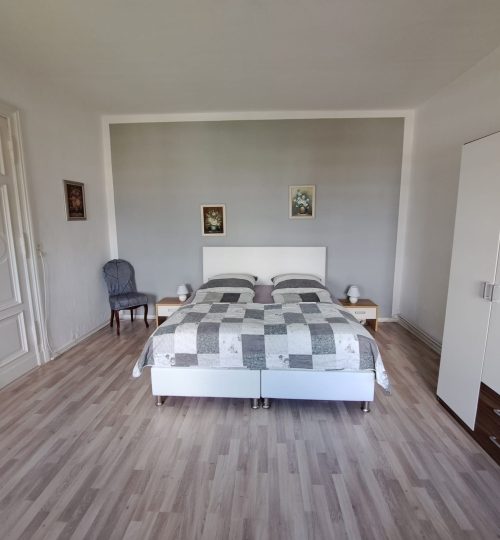 Schlafzimmer 1